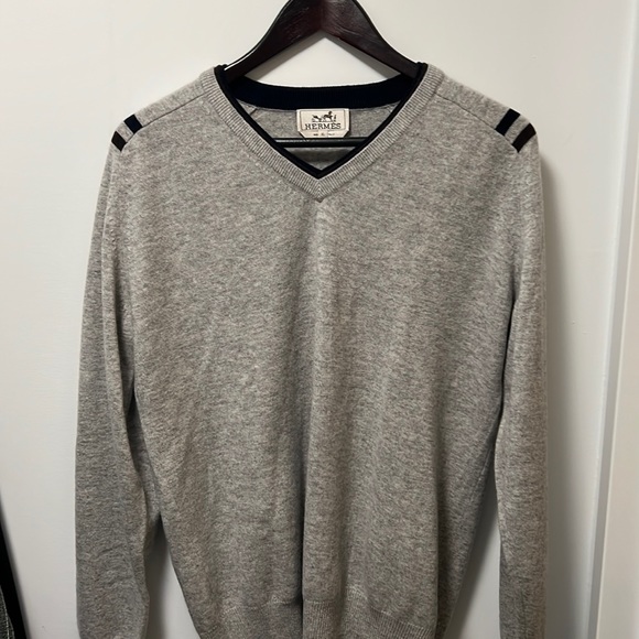 HERMES V-neck Grey Sweater. XL